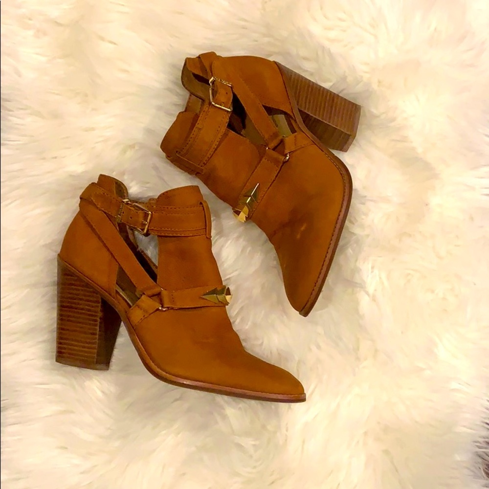 Gianni Bini leather booties